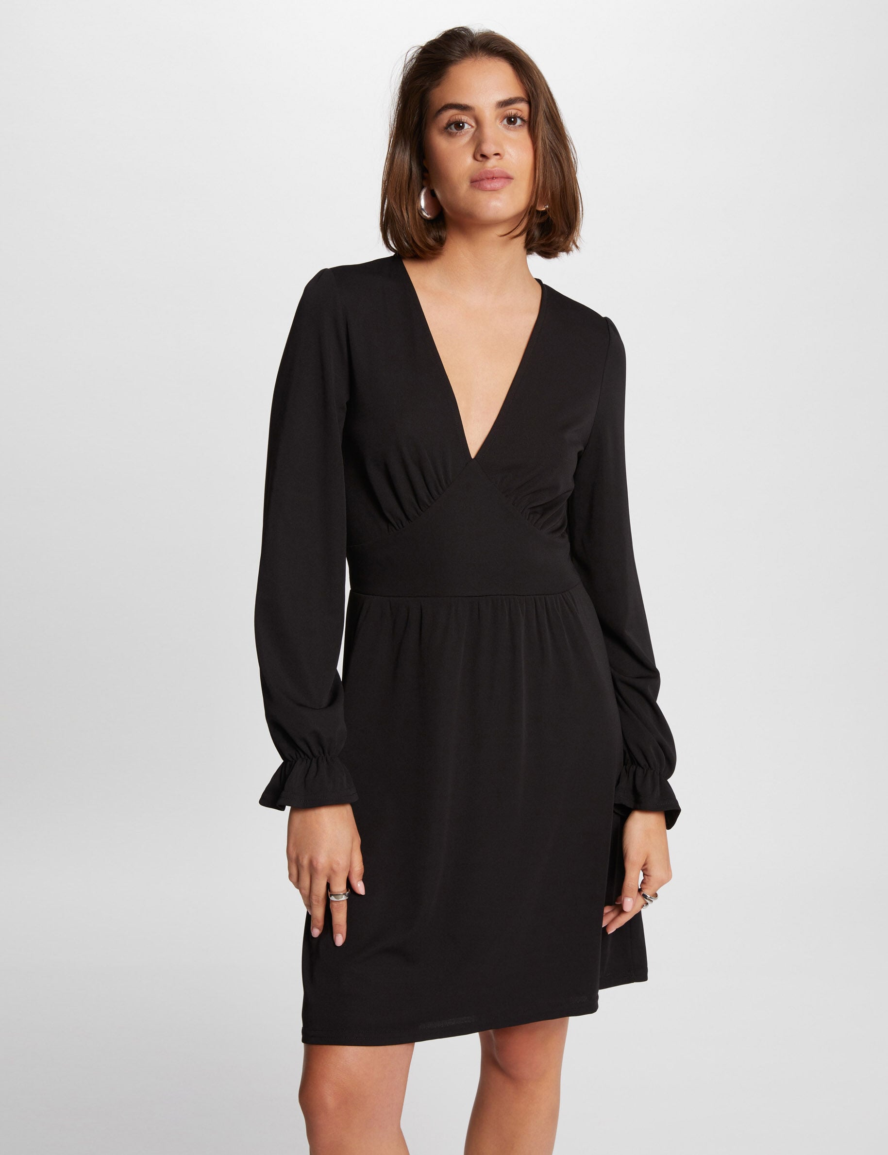 Robe courte cintrée col en V femme