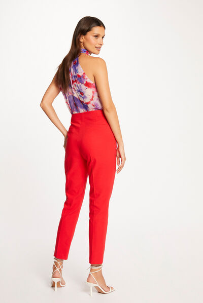 Pantalon city ajusté boucle et pinces rouge femme