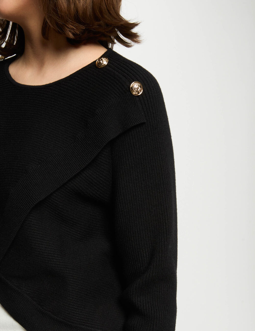 Pull col rond et boutons noir femme
