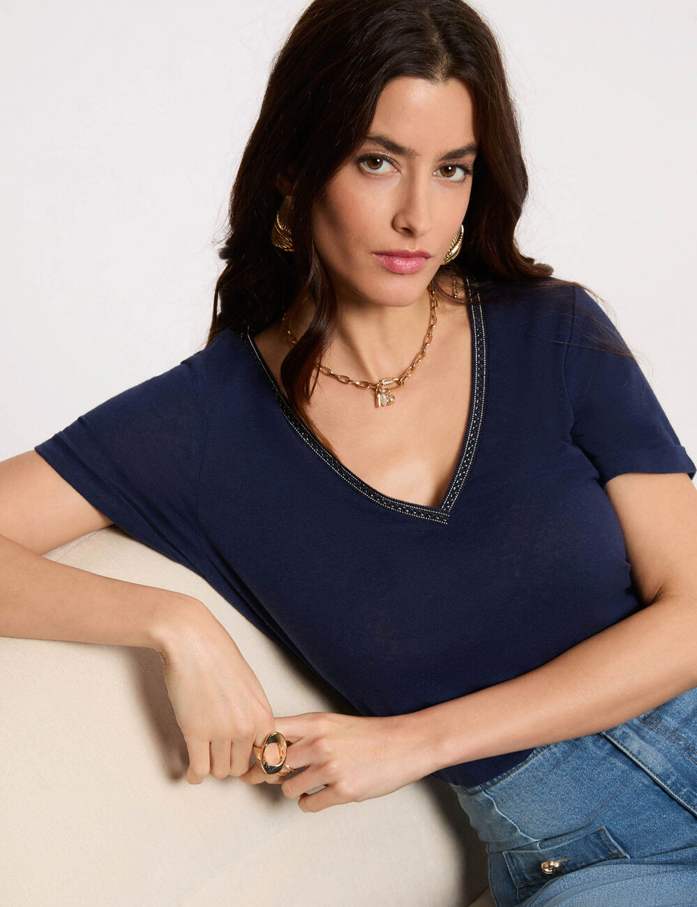 T-shirt col v perl&eacute; bleu marine femme