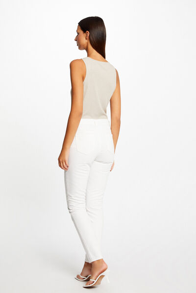 Jeans ajusté à ornements métalliques ecru femme