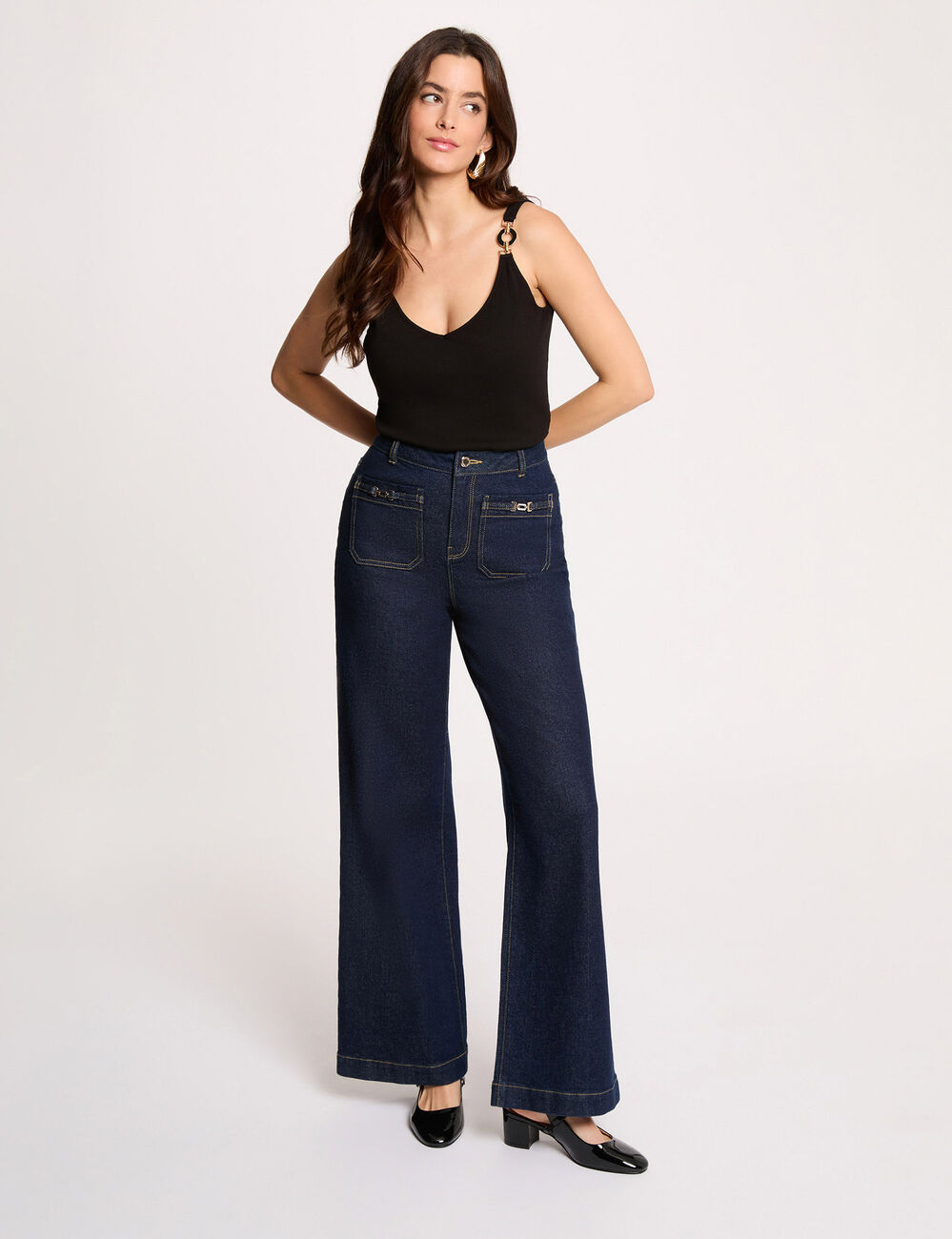 D&eacute;bardeur cintr&eacute; col v noir femme