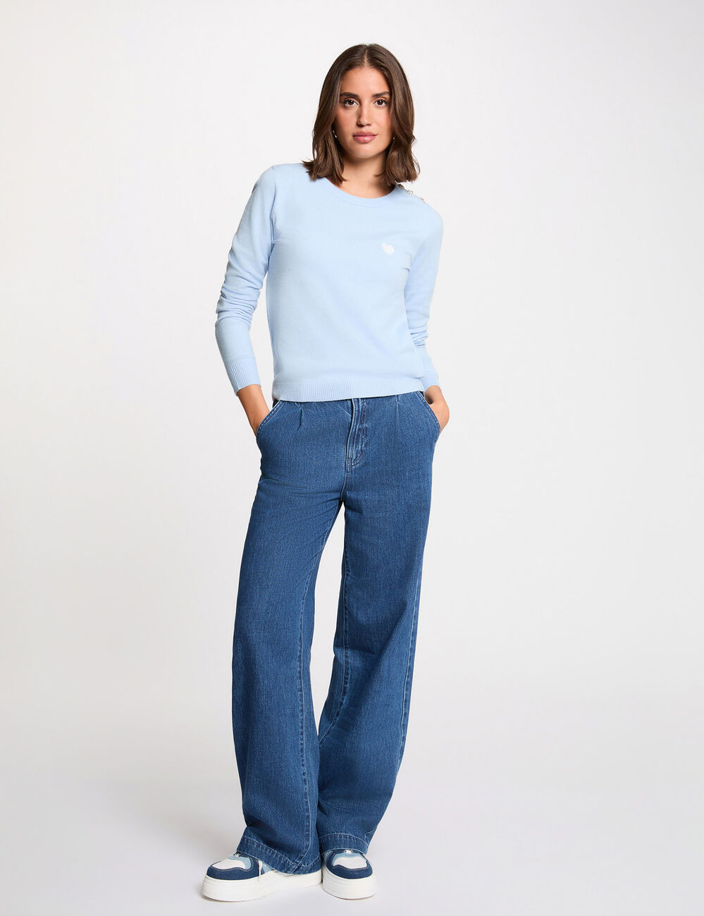 Pull col rond et boutons bleu ciel femme