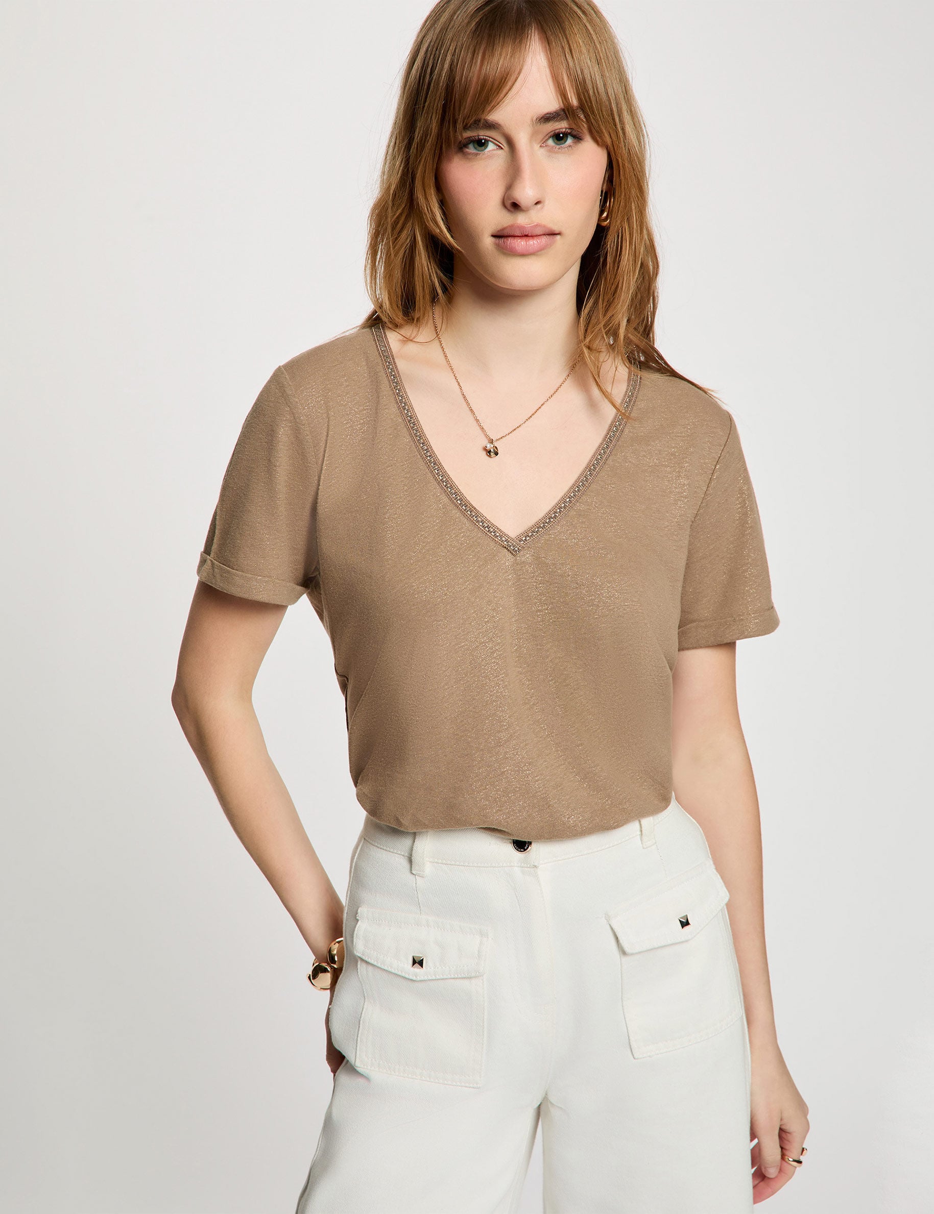 T-shirt col v perlé taupe femme T-shirt col v perlé taupe femme