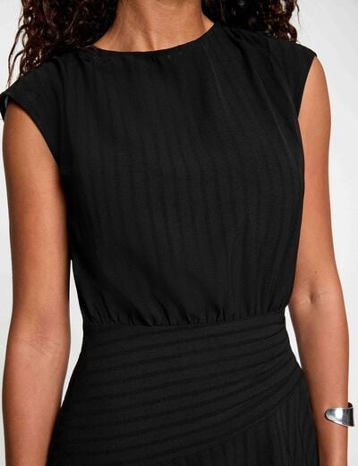 Robe asym&eacute;trique manches courtes noir femme