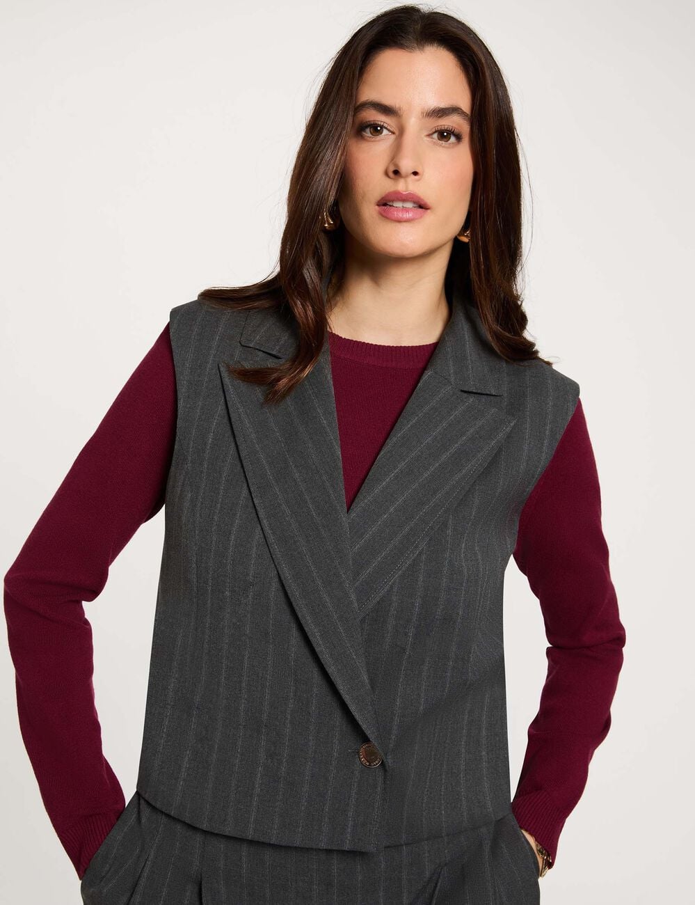 Gilet ray&eacute; sans manches denim gris fonce femme