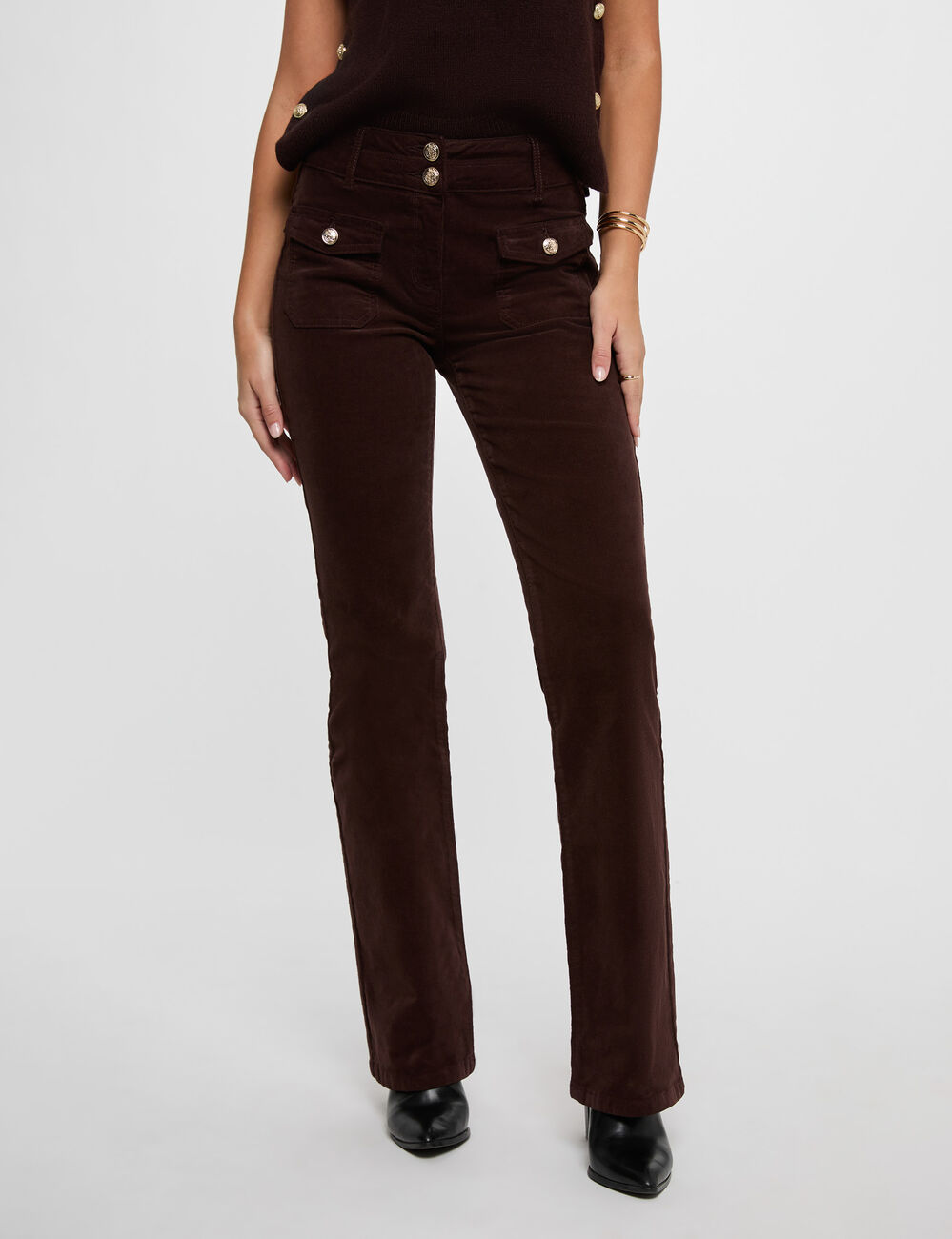 Pantalon ajust&eacute; velours marron fonc&eacute; femme