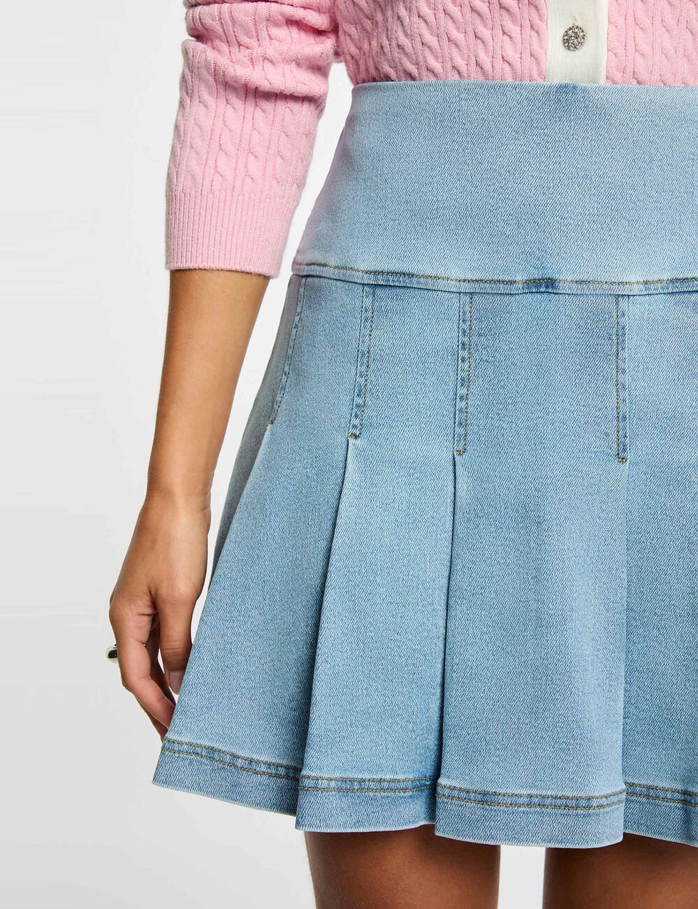 Jupe courte pliss&eacute;e denim stone femme