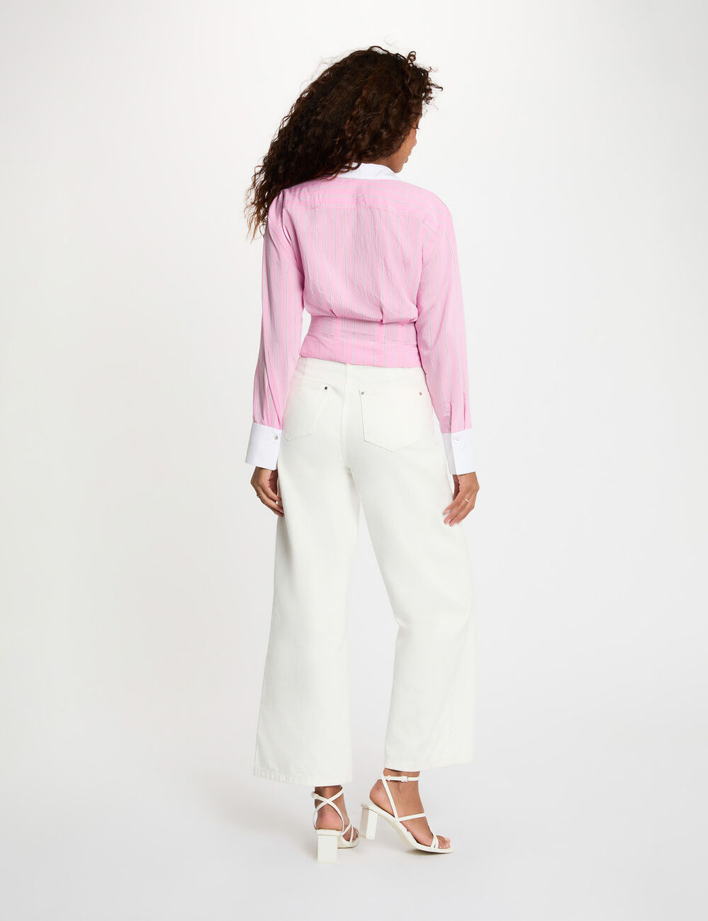 Chemise ajust&eacute;e col v rose femme