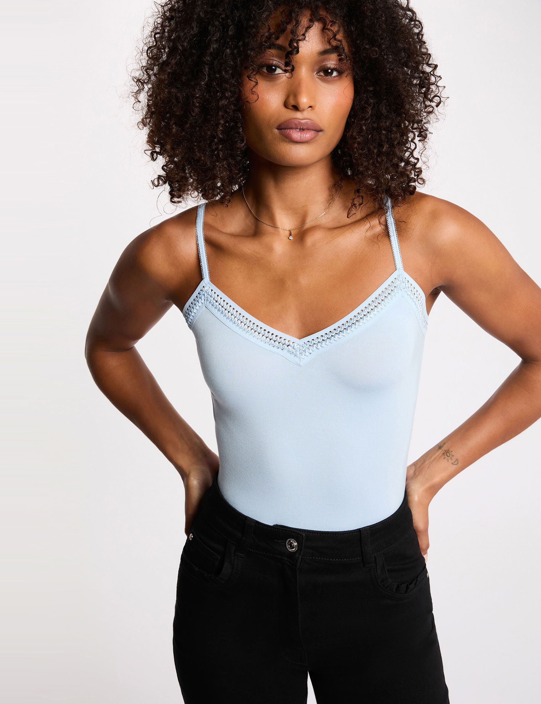 Débardeur bretelles fines bande dentelle ciel femme