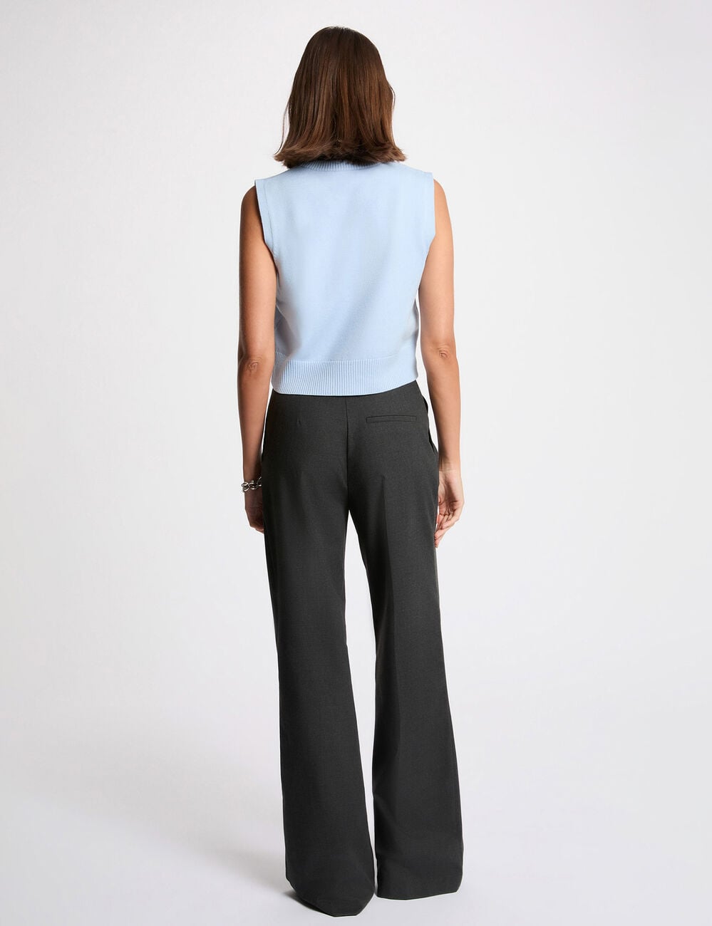 Pull sans manches brod&eacute; bleu ciel femme