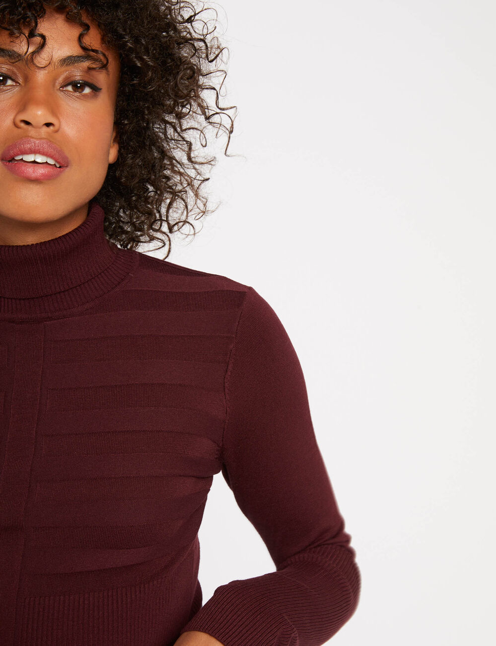 Pull col roul&eacute; ajust&eacute; violet fonce femme