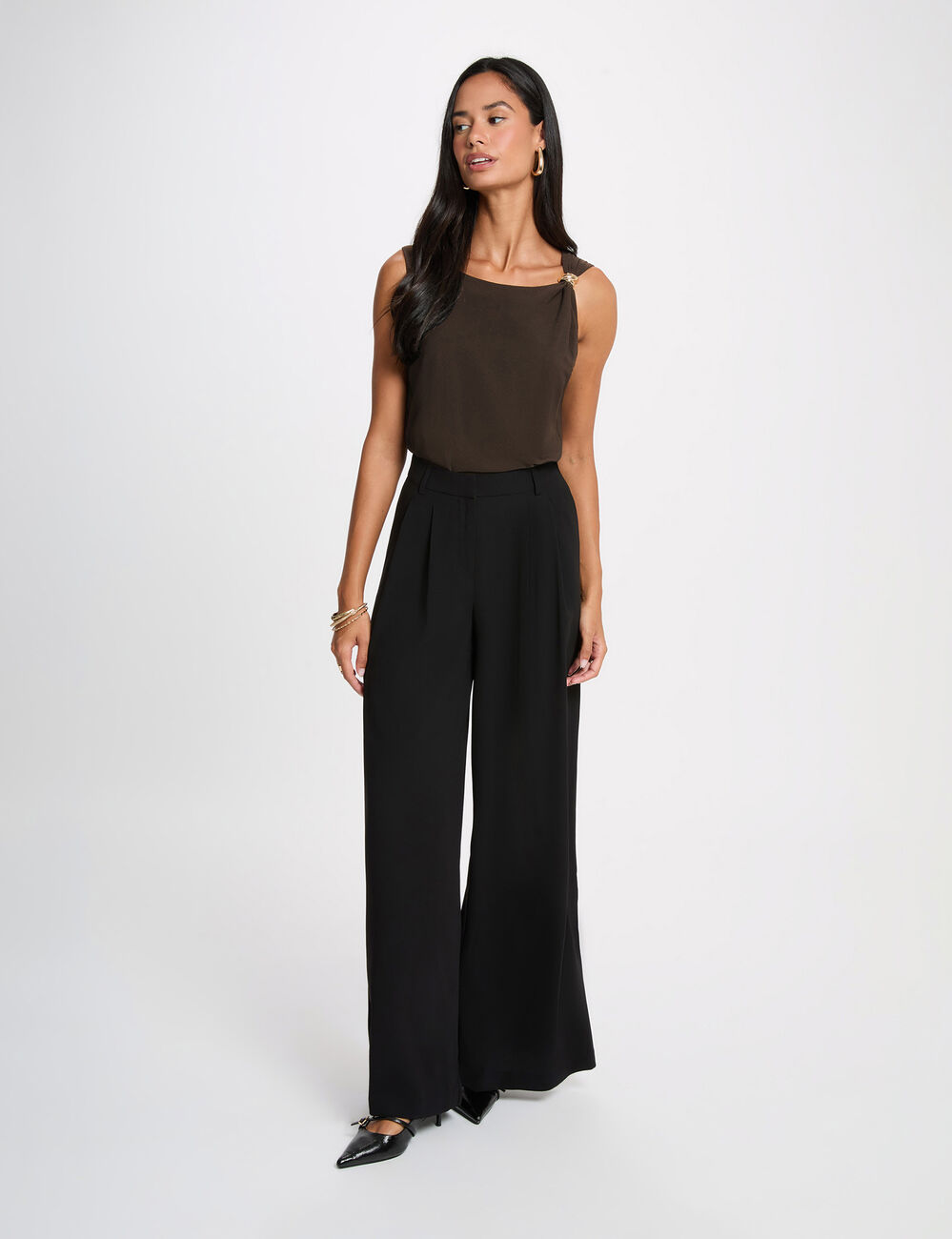 T-shirt asym&eacute;trique avec bijou marron fonc&eacute; femme
