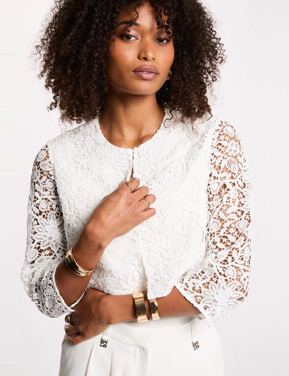 Bol&eacute;ro dentelle ajust&eacute; blanc femme