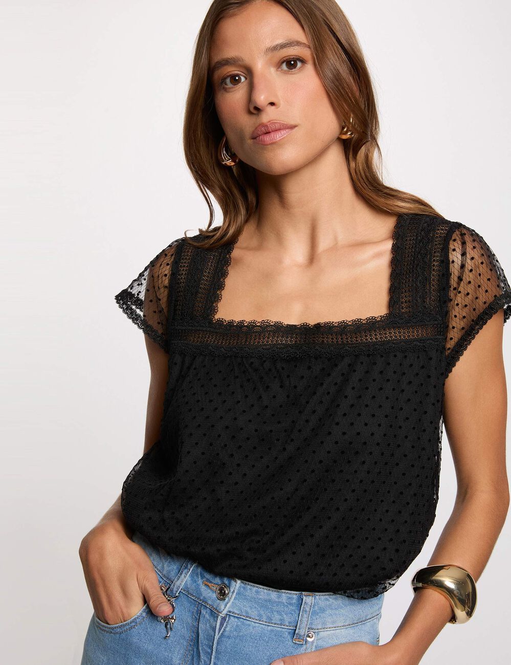 T-shirt dentelle encolure carr&eacute;e noir femme