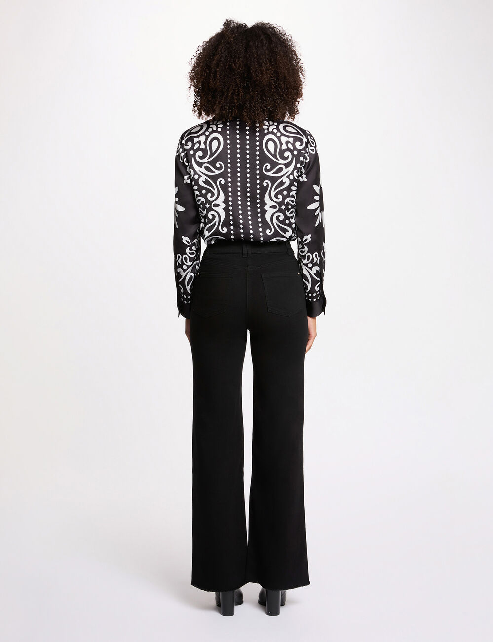 Chemise fluide imprim&eacute;e noir femme
