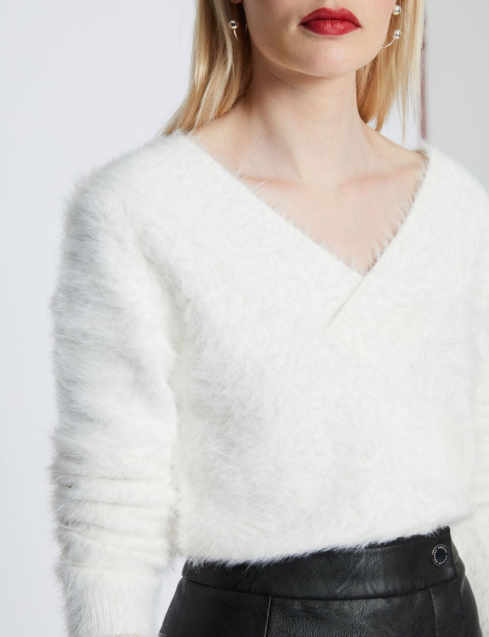 Pull duveteux col V devant et dos ivoire femme