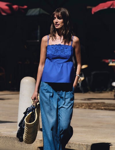 Top brod&eacute; bretelles fines bleu femme