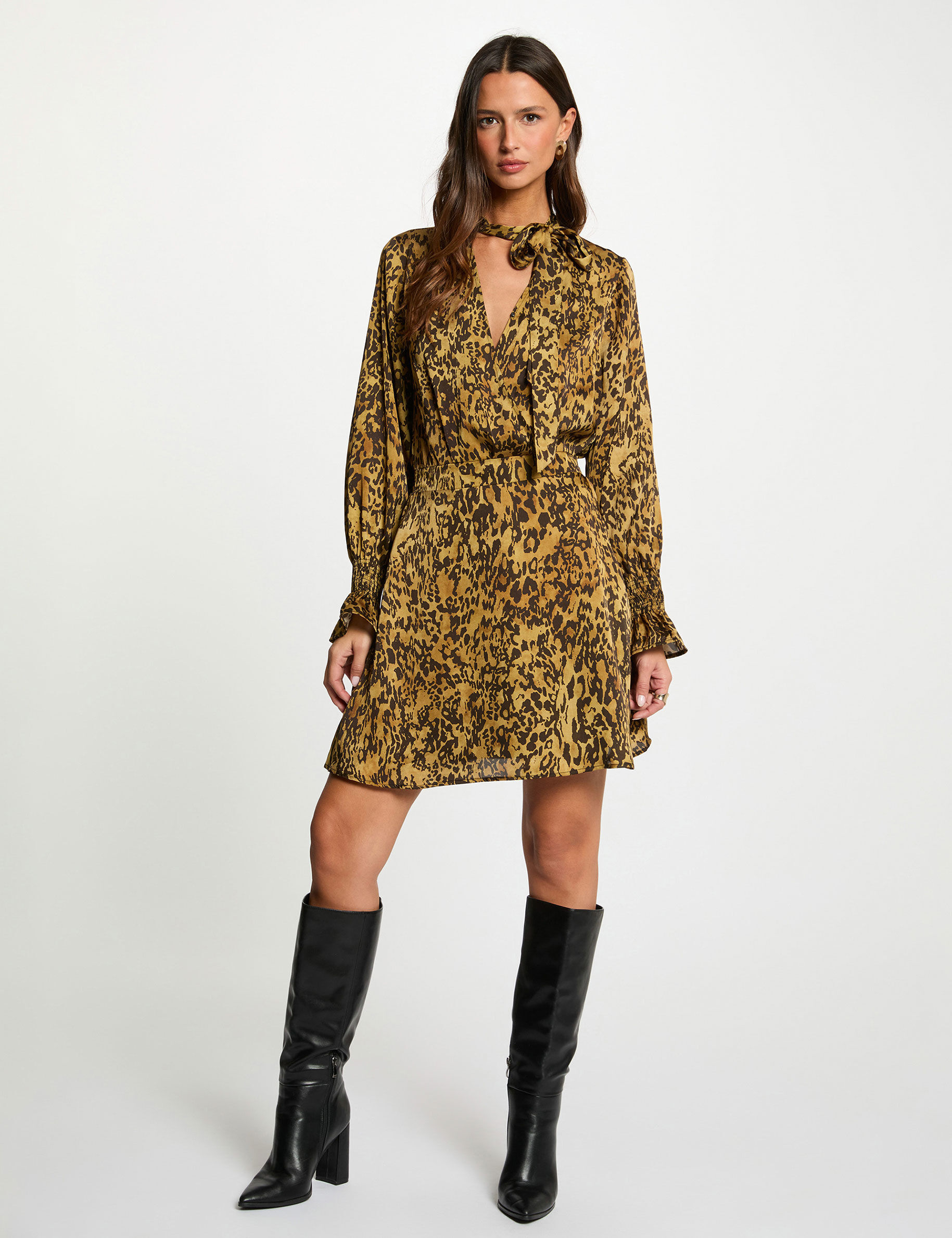 Robe courte satinée femme