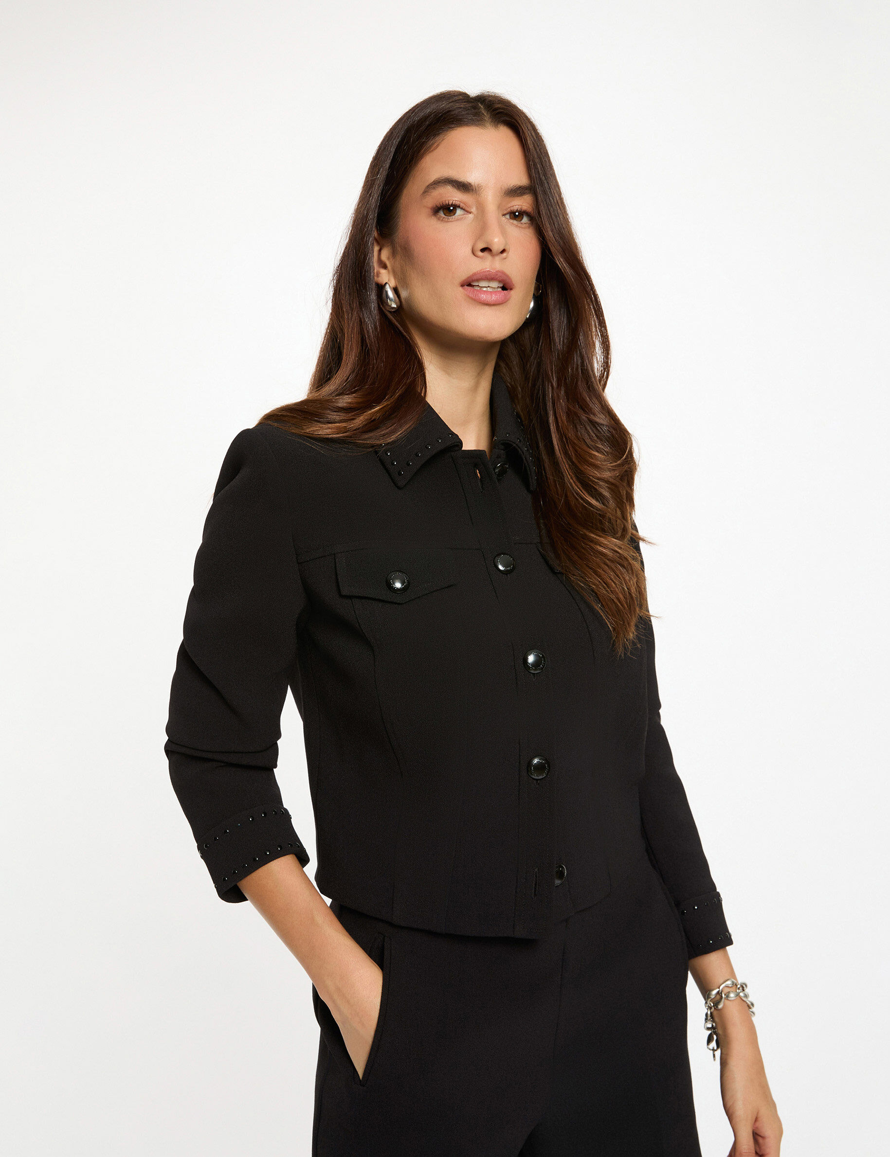 Veste courte cloutée femme