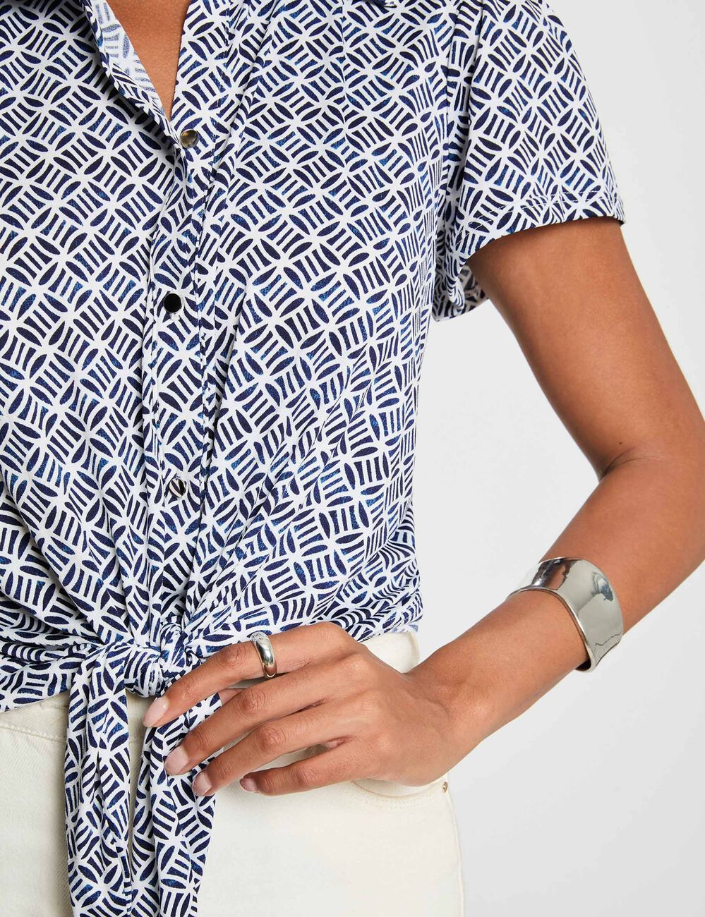 Chemise nou&eacute;e col &agrave; revers blanc femme
