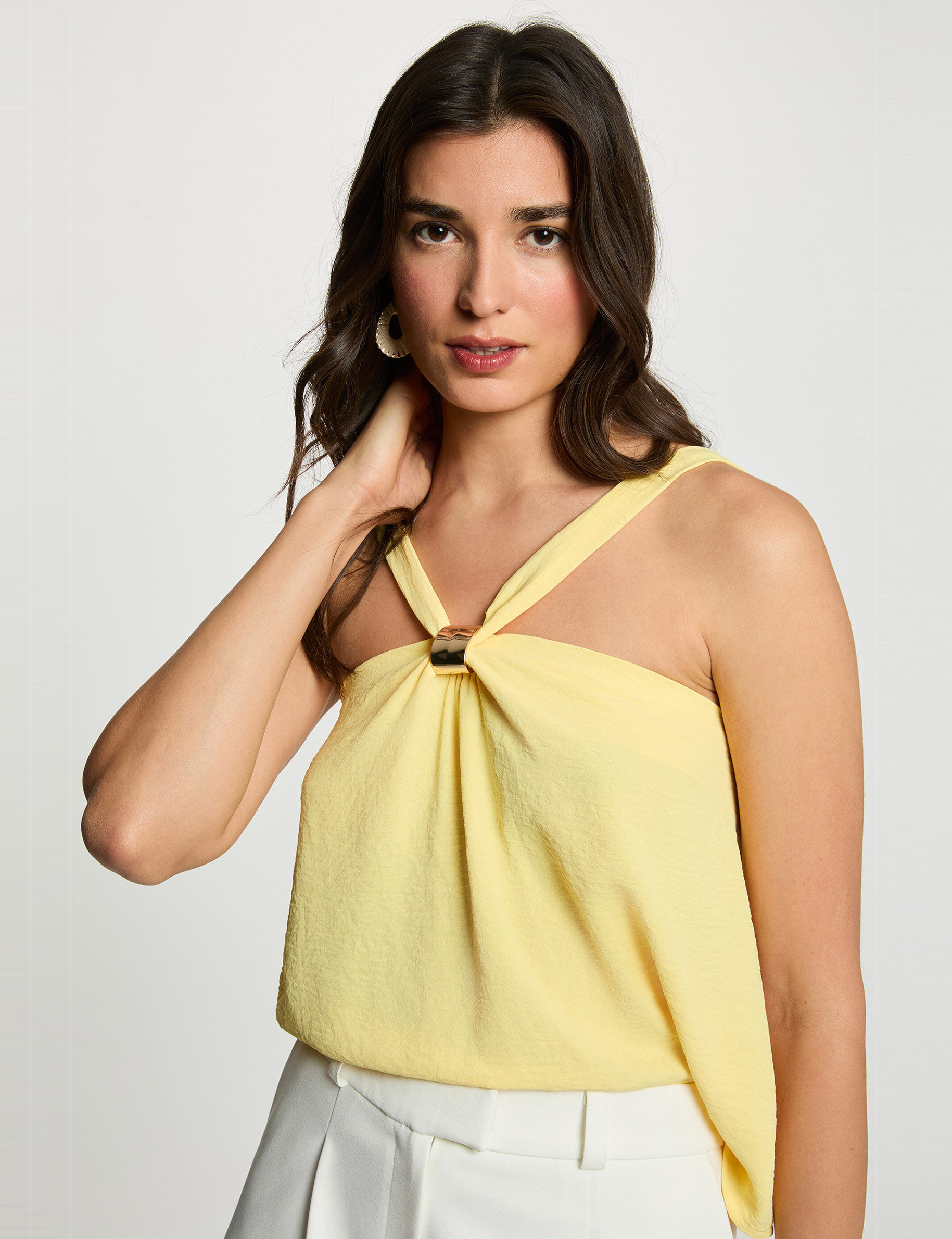 Top plissé col montant jaune femme