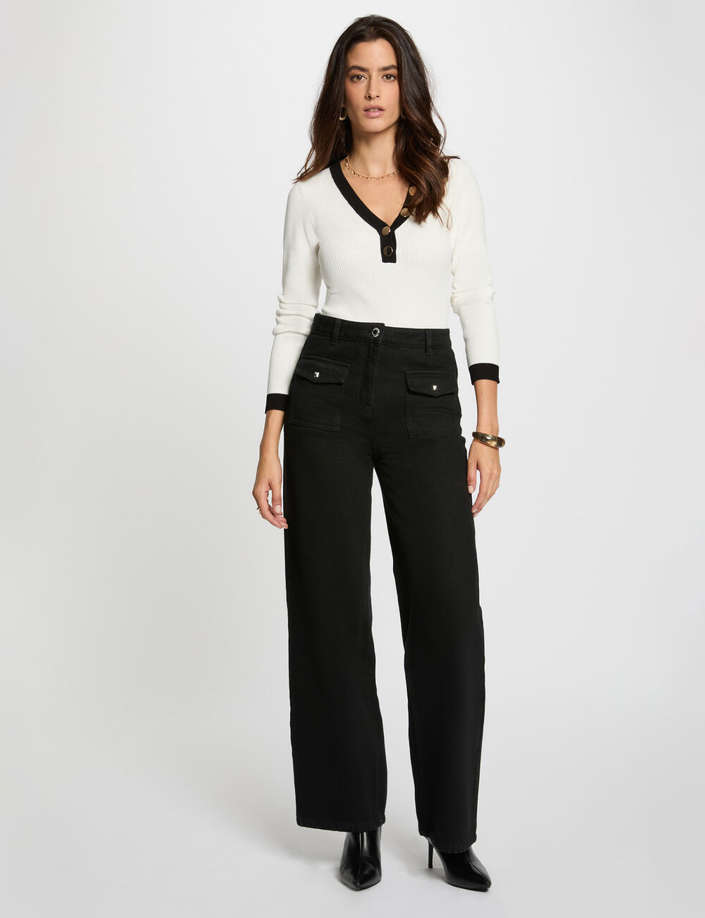 Pull ajust&eacute; col v blanc femme