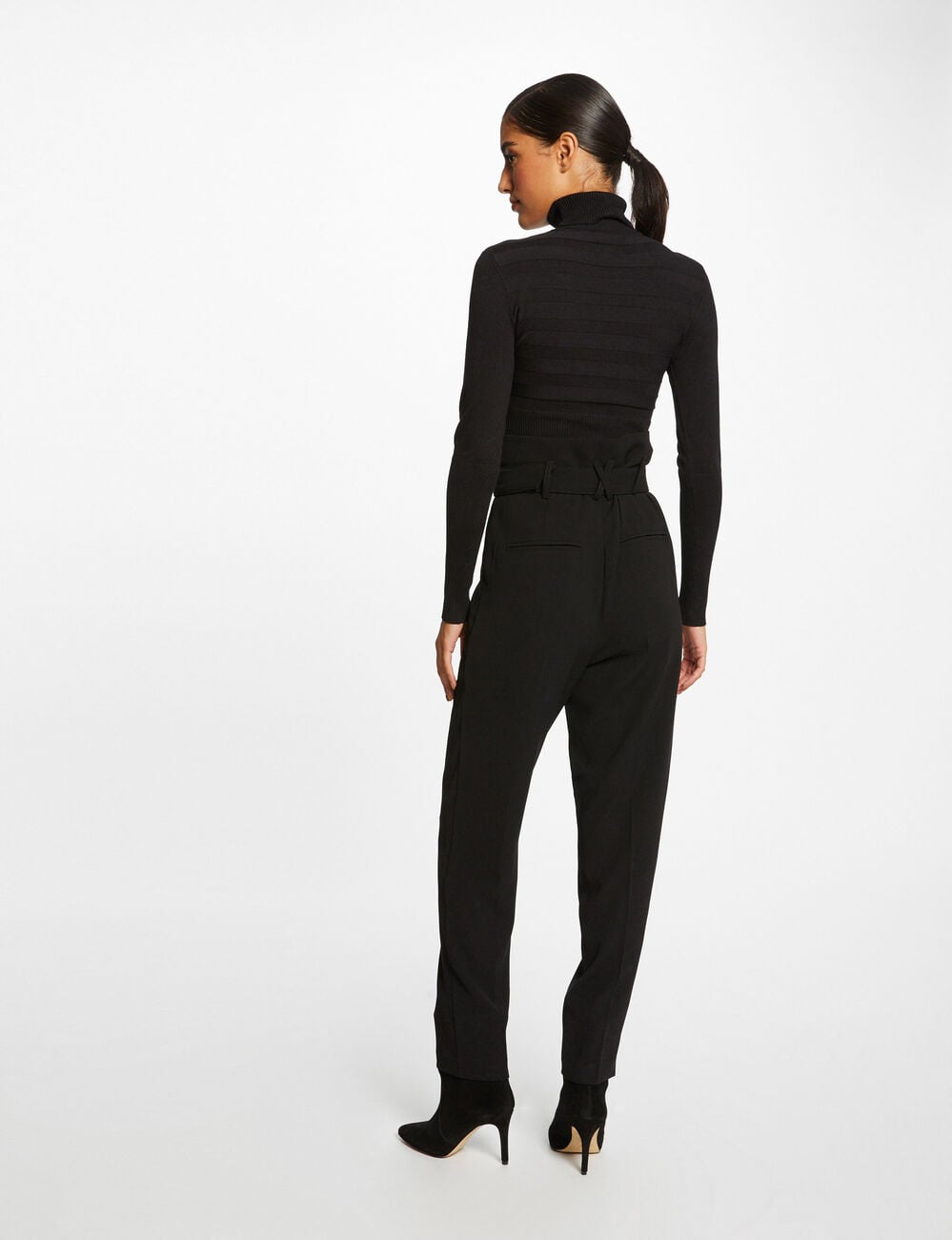 Pull col roul&eacute; cintr&eacute; noir femme