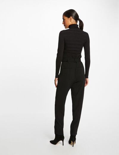 Pull col roul&eacute; cintr&eacute; noir femme