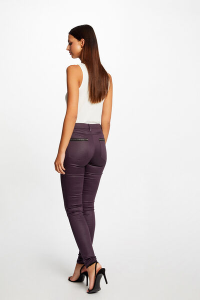 Pantalon skinny enduit à détails bijoux prune femme