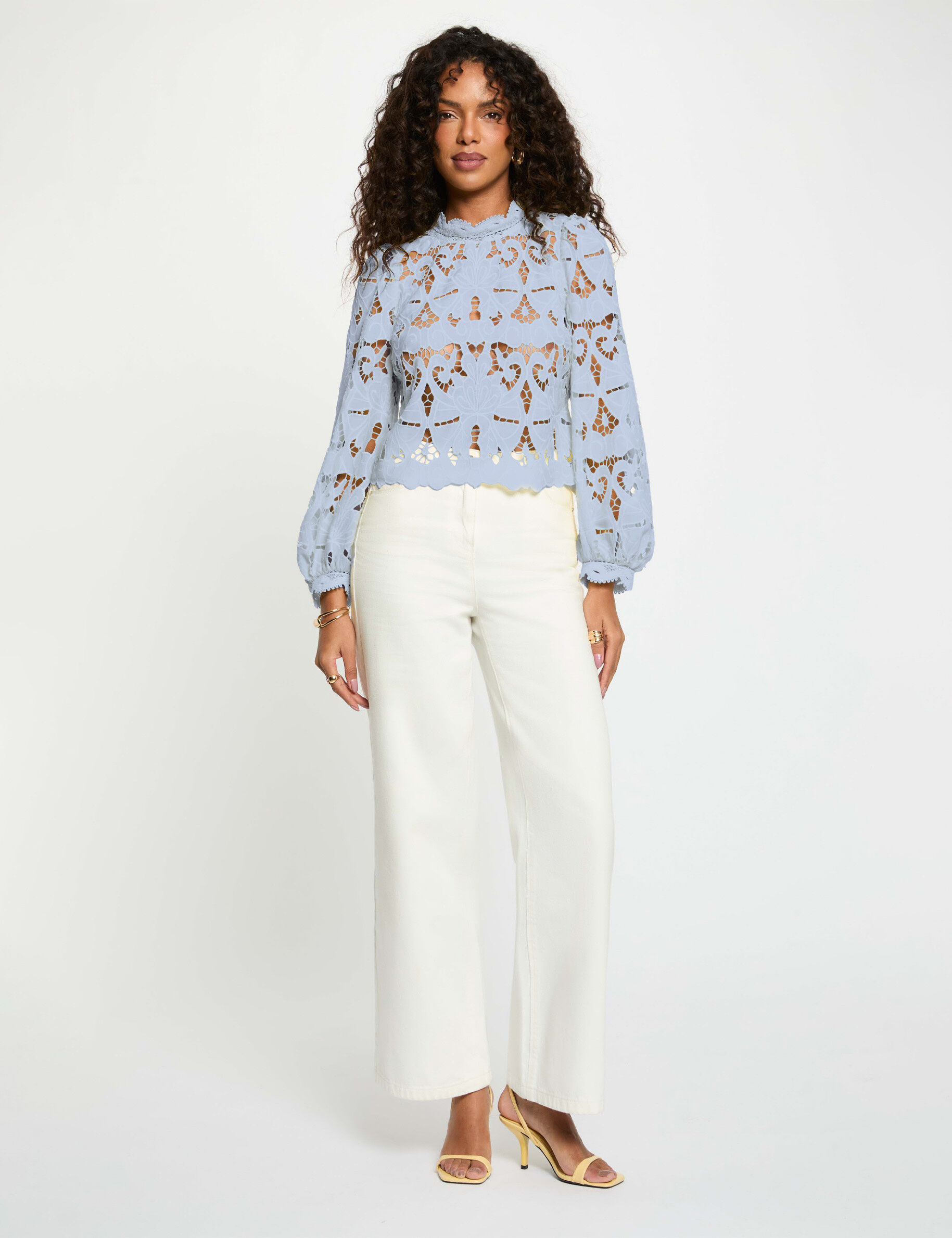 Blouse broderie col montant ciel femme