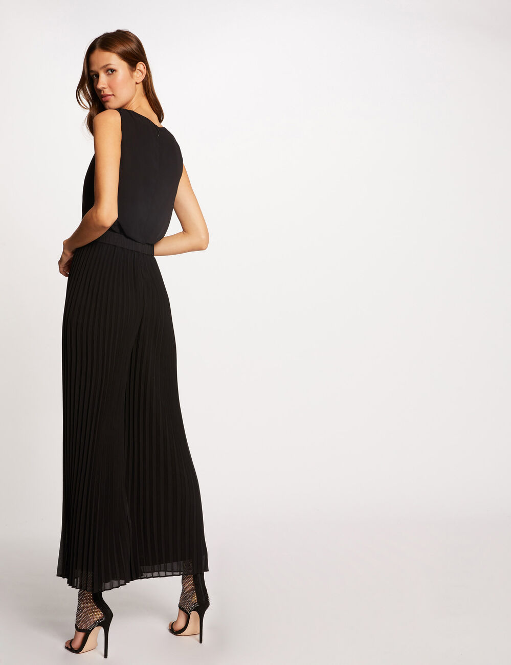 Combinaison large sans manches pliss&eacute;e noir femme