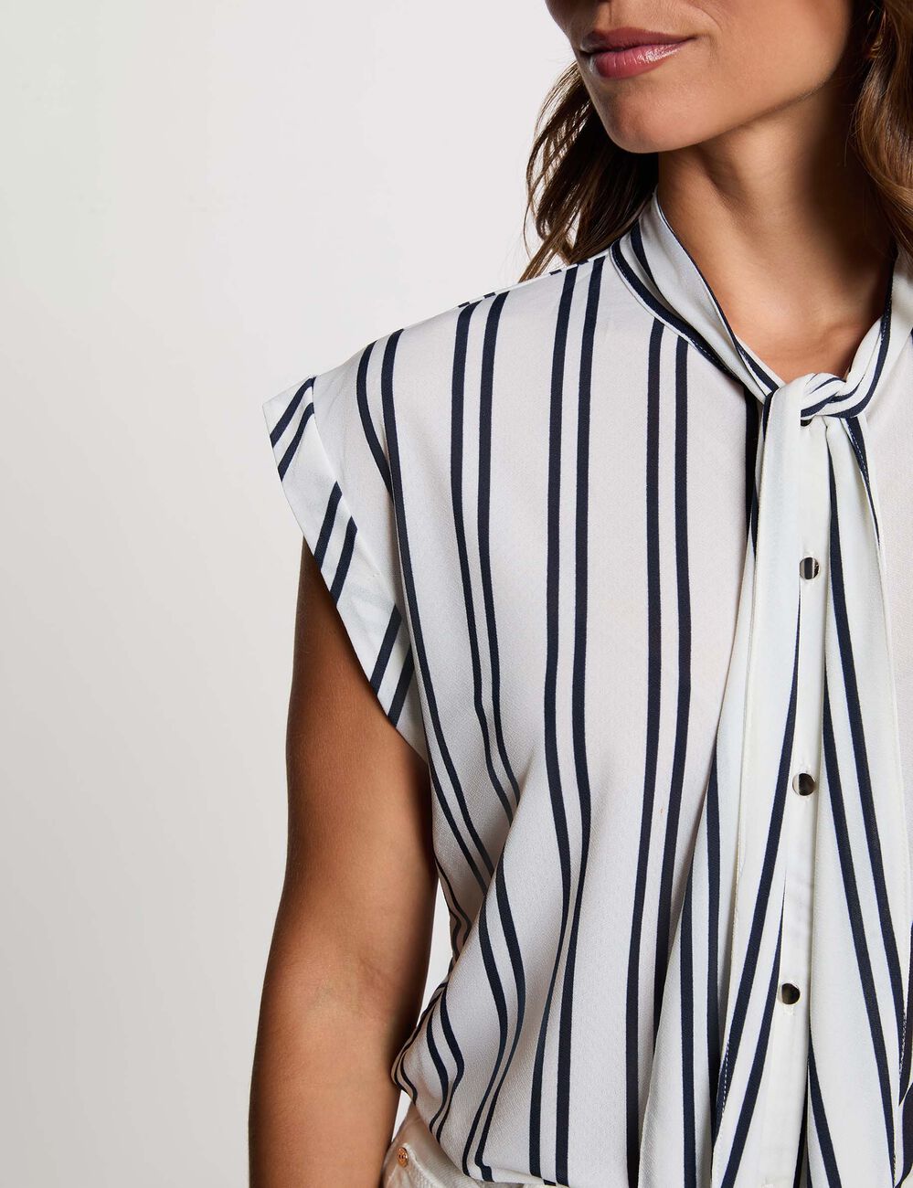 Chemise col lavalli&egrave;re blanc femme
