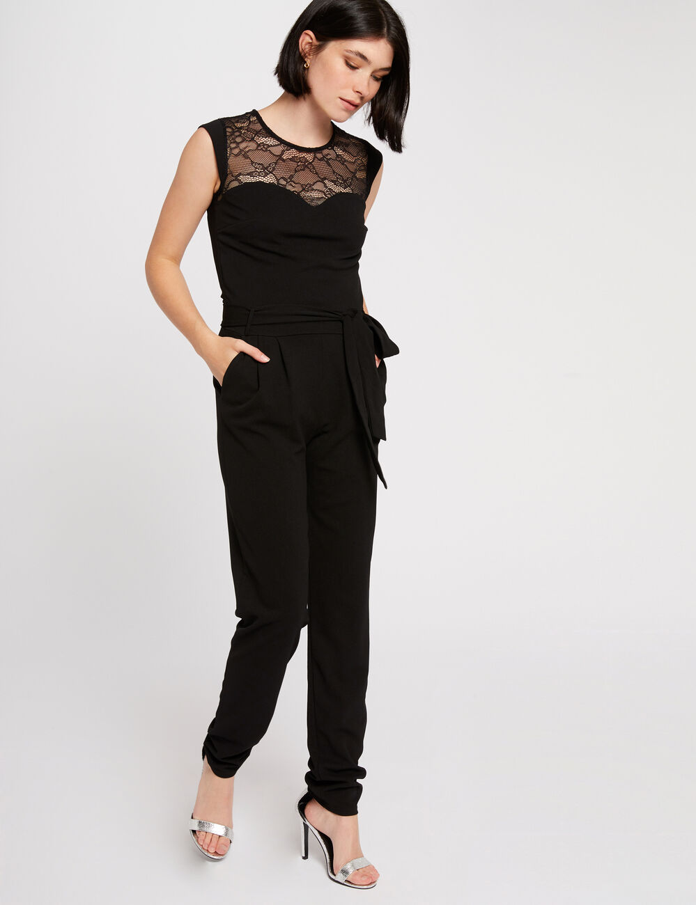 Combinaison droite ceintur&eacute;e &agrave; dentelle noir femme