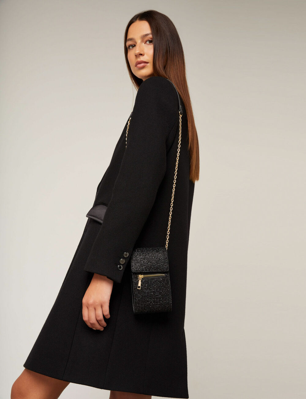 Pochette t&eacute;l&eacute;phone paillettes noir femme