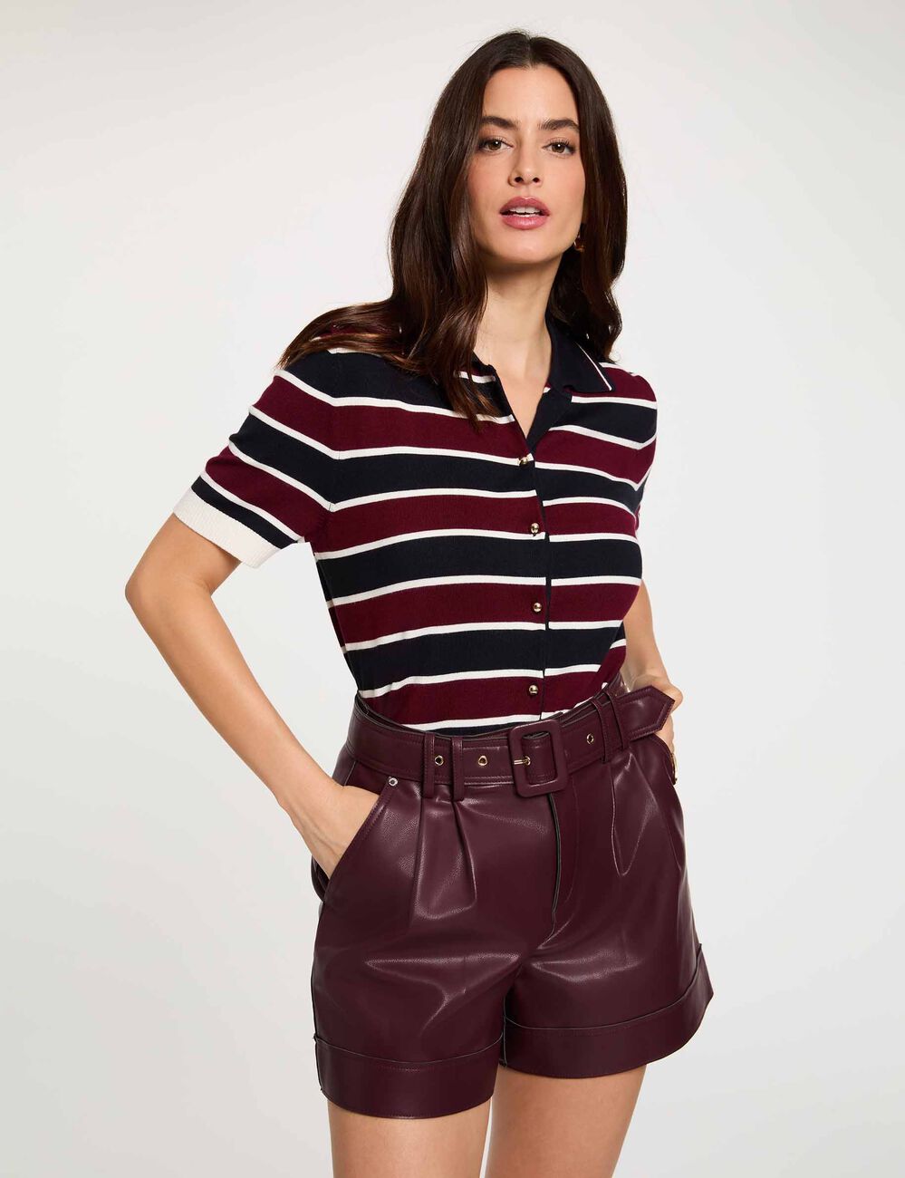 Short ajust&eacute; simili cuir prune femme