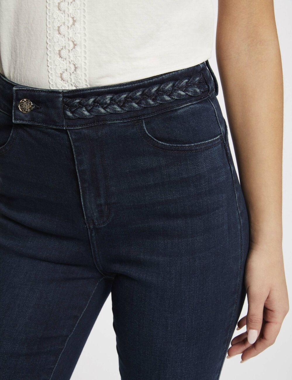 Jeans droit avec d&eacute;tails tress&eacute;s denim brut femme