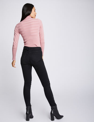 Pull col roul&eacute; ajust&eacute; rose clair femme
