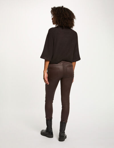 Pantalon slim enduit marron foncé femme