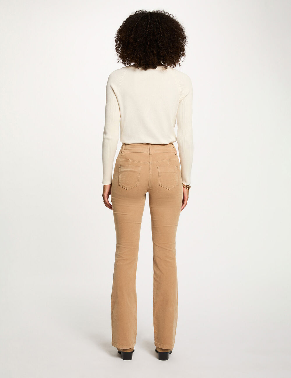 Pull ajust&eacute; col v ivoire femme
