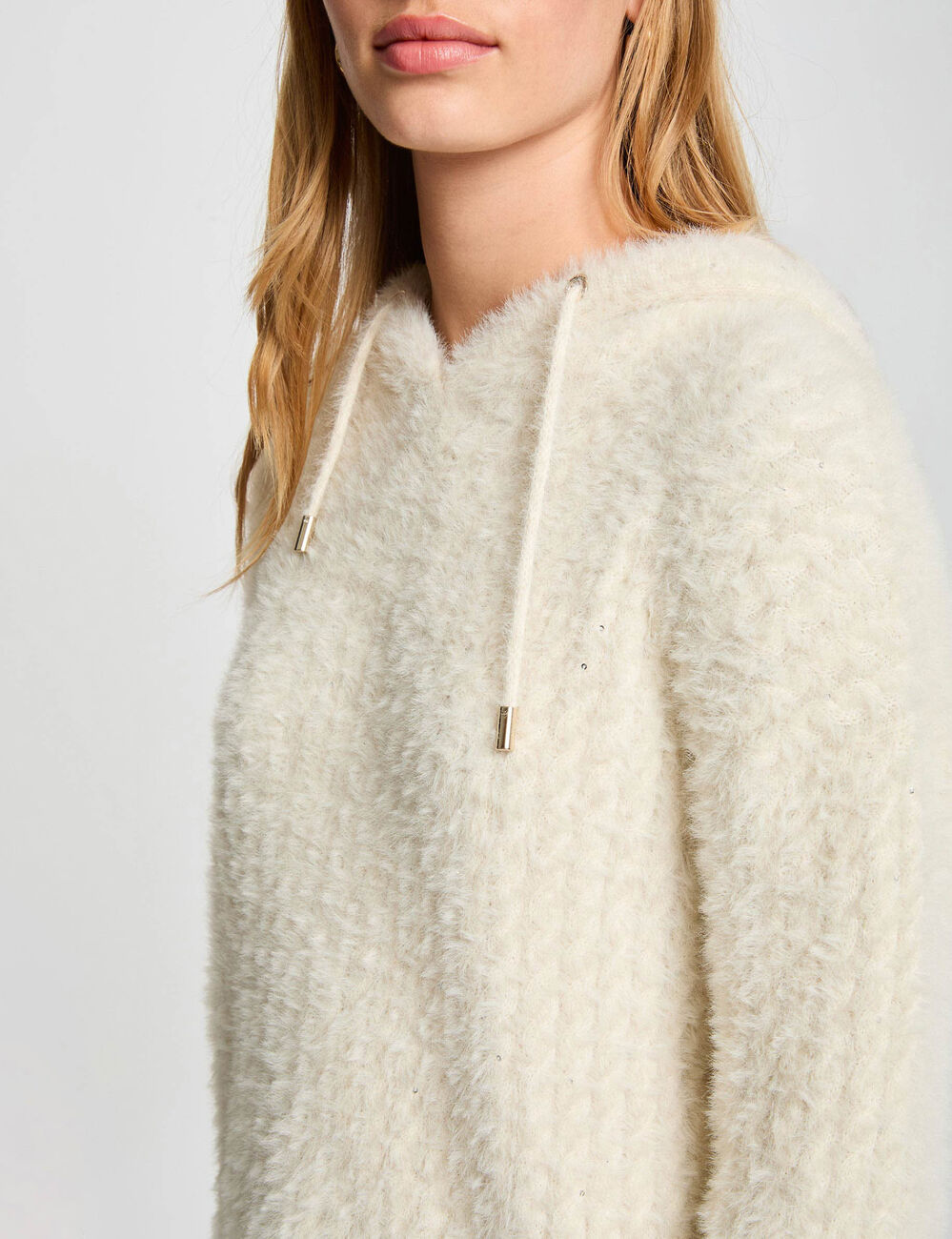 Pull &agrave; capuche sequins ivoire femme