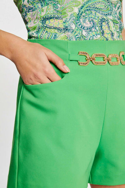 Short city droit avec ornement vert femme