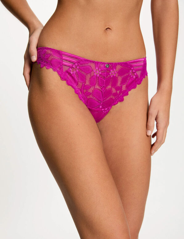 tanga en dentelle violet femme Tanga en dentelle violet femme