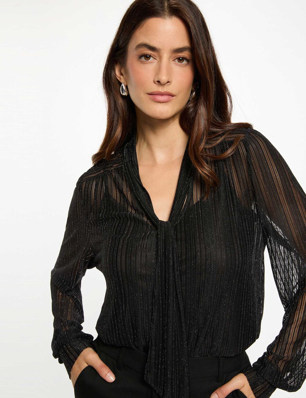 T-shirt court col lavalli&egrave;re noir femme