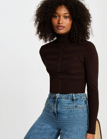 Pull col roul&eacute; ajust&eacute; marron fonc&eacute; femme