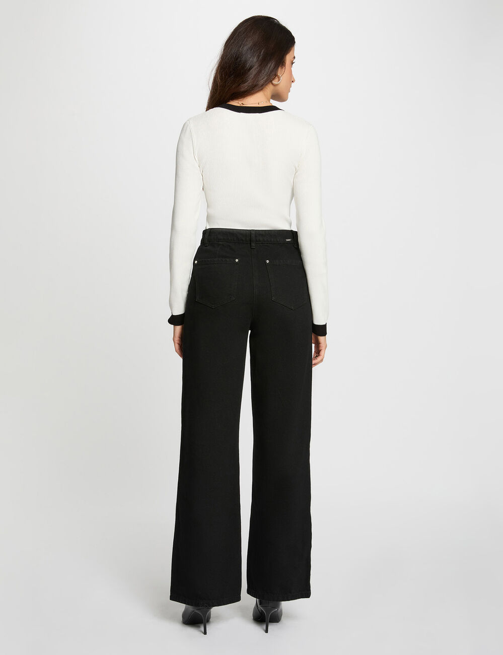 Pull ajust&eacute; col v blanc femme