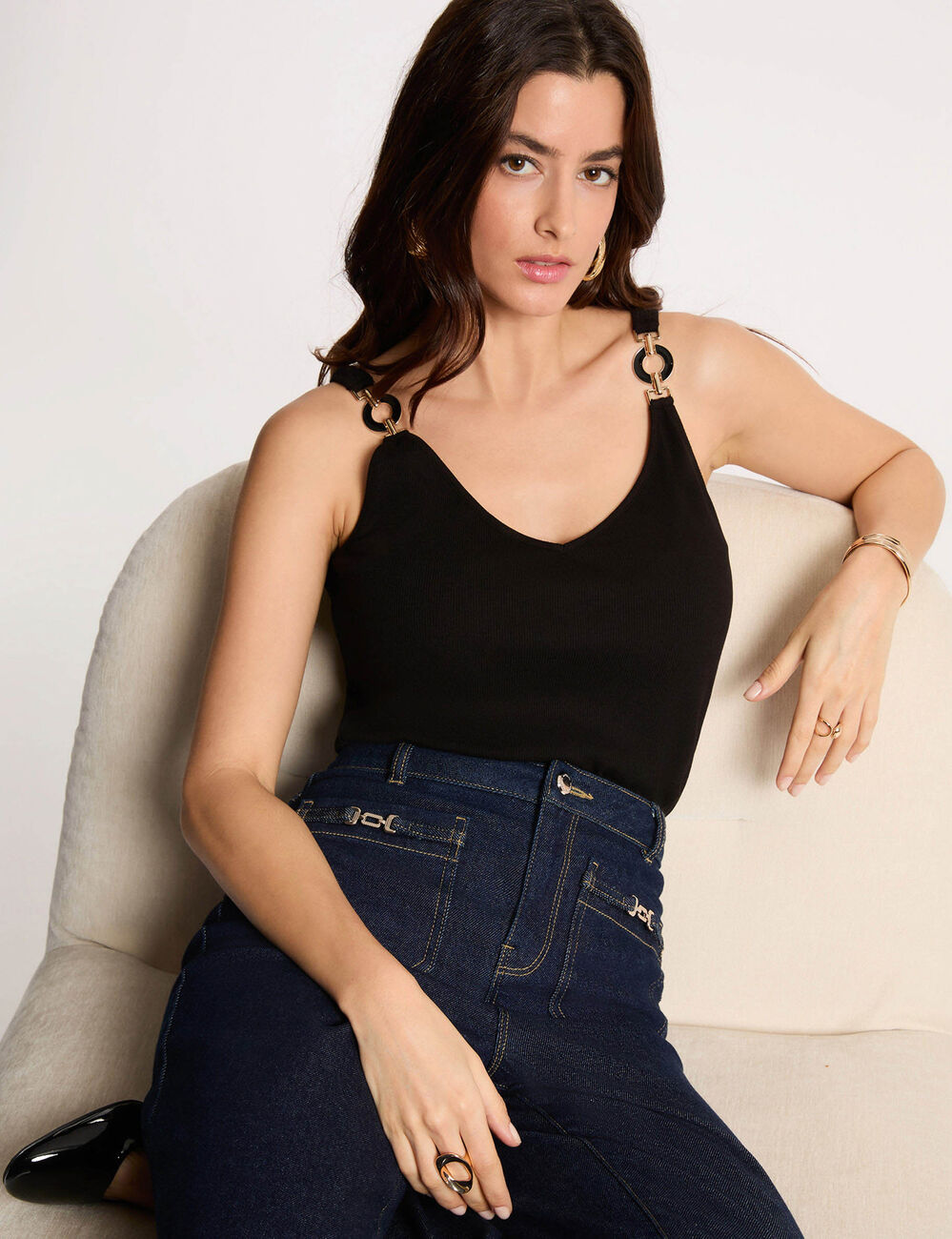 D&eacute;bardeur cintr&eacute; col v noir femme