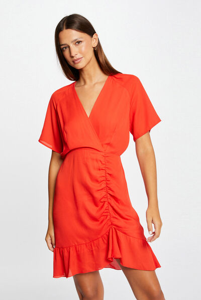 Robe cintrée froncée col cache-coeur rouge femme