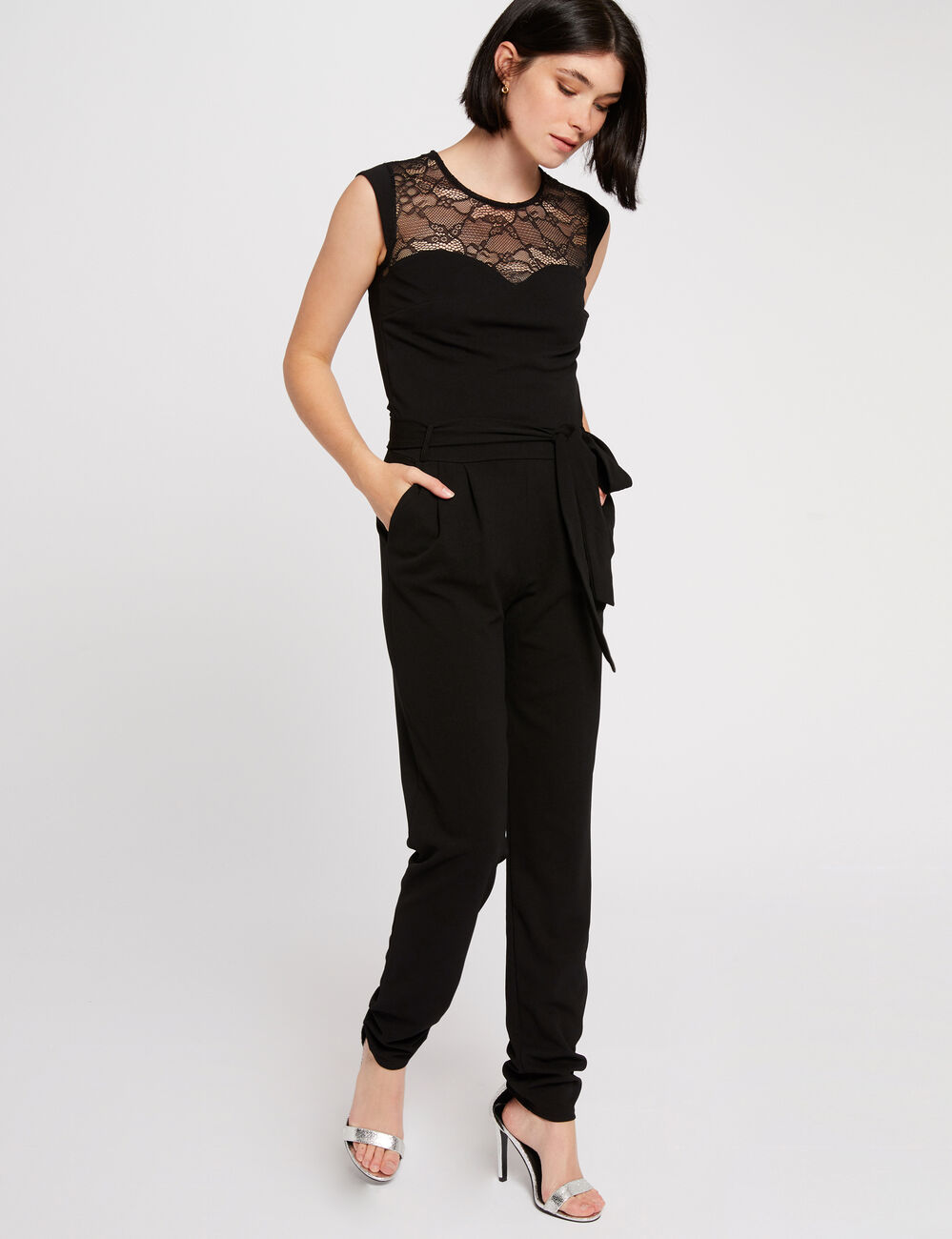 Combinaison droite ceintur&eacute;e &agrave; dentelle noir femme
