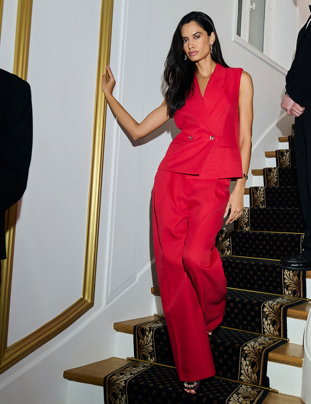 Veste sans manches ajust&eacute;e rouge femme
